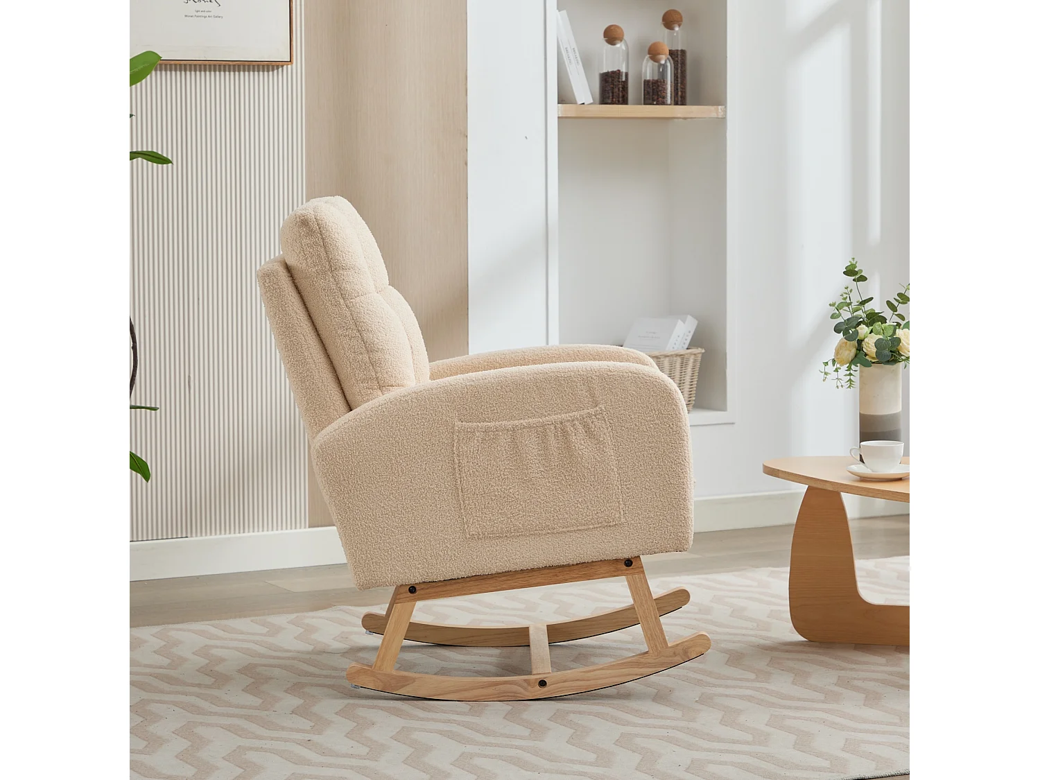 Fauteuil à bascule beige en peluche, avec repose-pieds escamotable, poche de rangement, bois