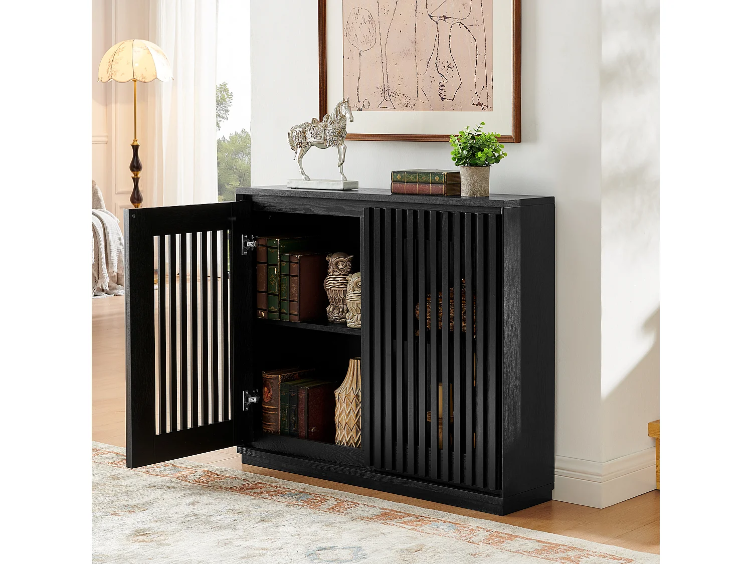 Buffet vintage noir avec 2 portes - Panneaux cannelés et ajourés