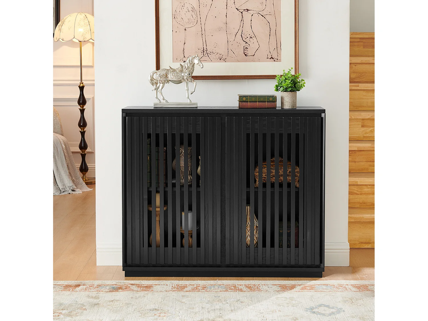 Buffet vintage noir avec 2 portes - Panneaux cannelés et ajourés