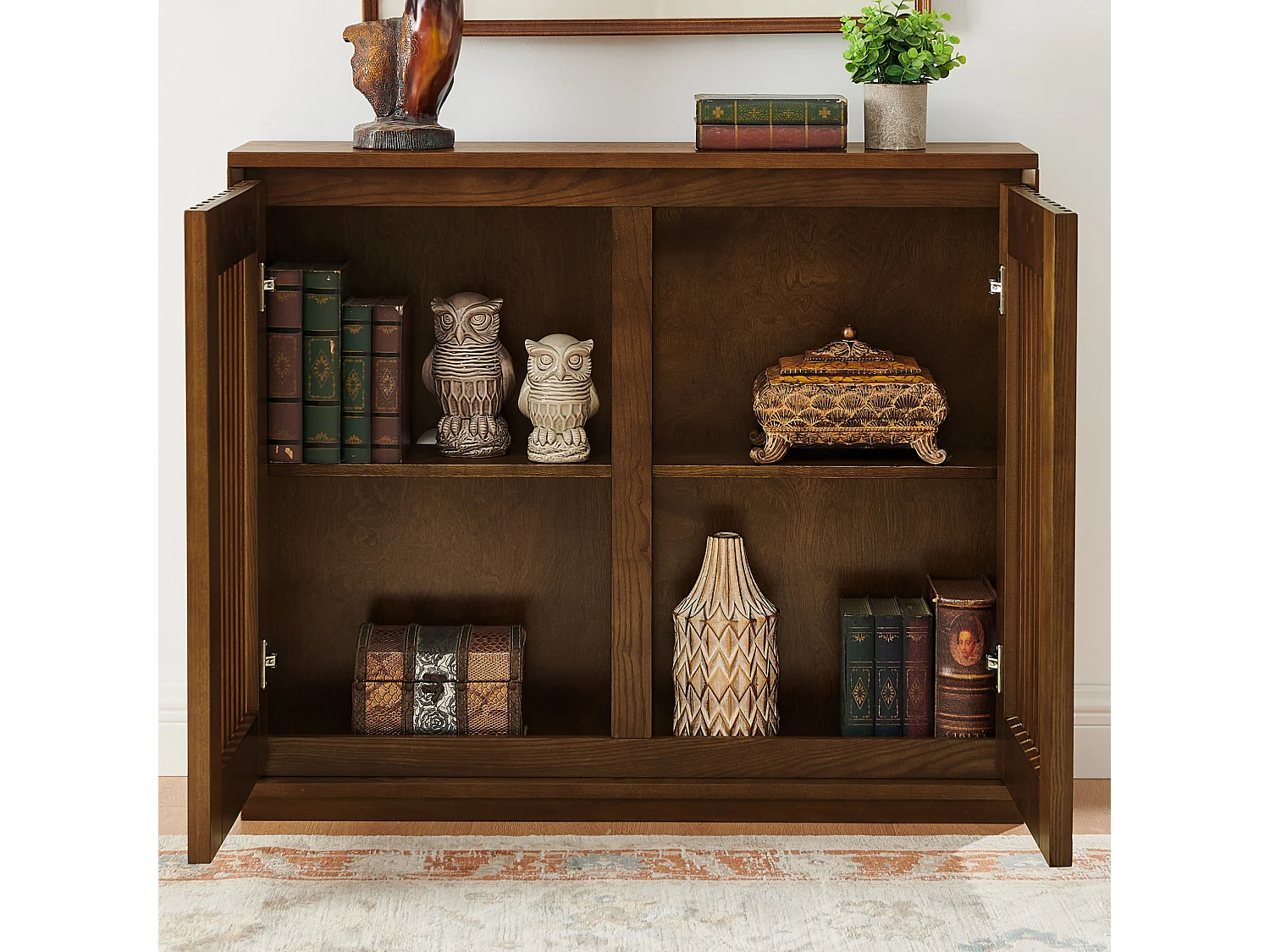 Buffet vintage marron avec 2 portes - Panneaux cannelés et ajourés