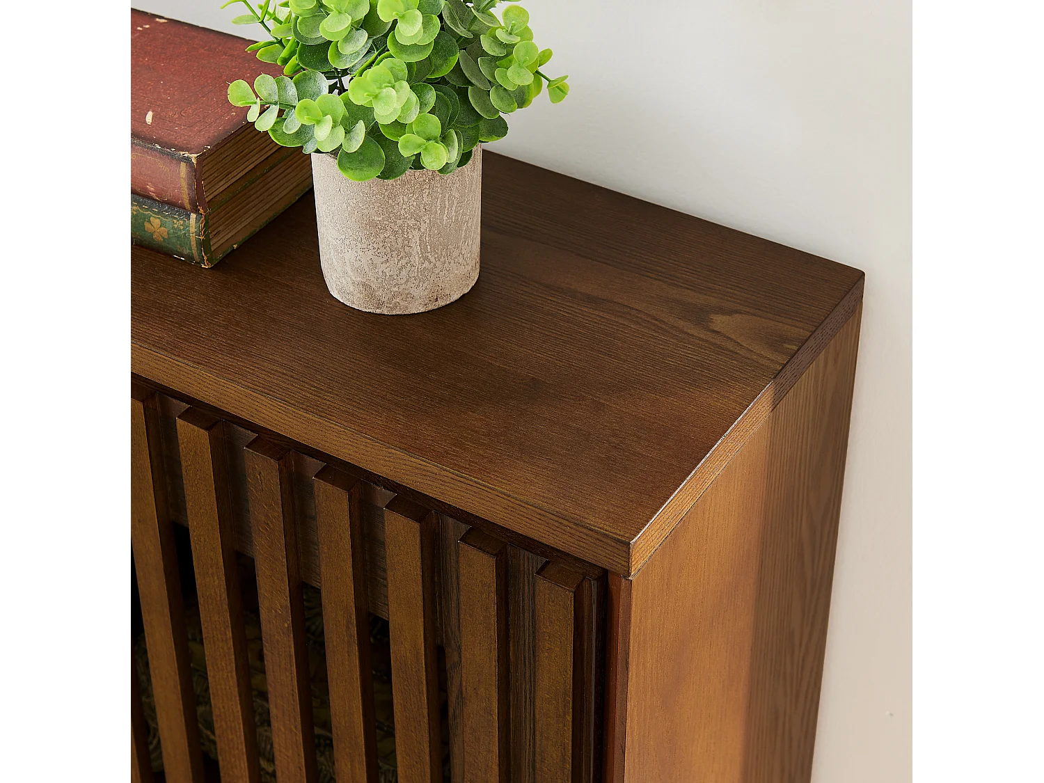 Buffet vintage marron avec 2 portes - Panneaux cannelés et ajourés