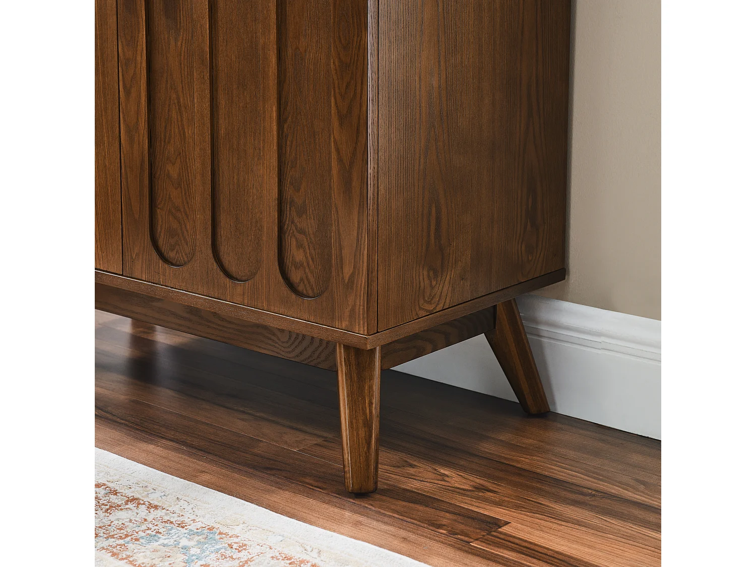 Buffet vintage en bois marron avec 2 portes et étagère réglable