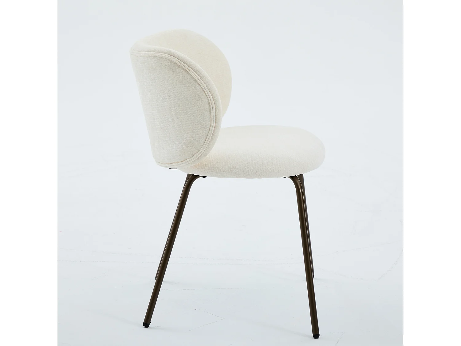 Lot de 2 chaises chenille crème, dossier courbé, pieds métal bronze, design moderne, salle à manger