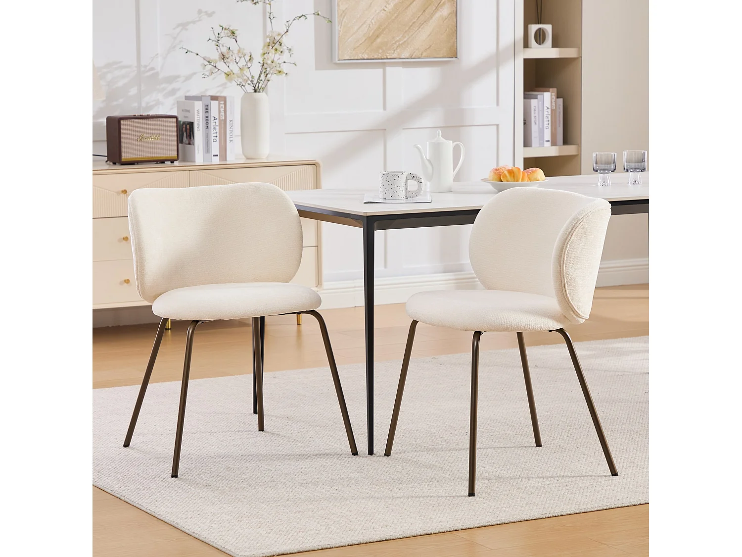 Lot de 2 chaises chenille crème, dossier courbé, pieds métal bronze, design moderne, salle à manger