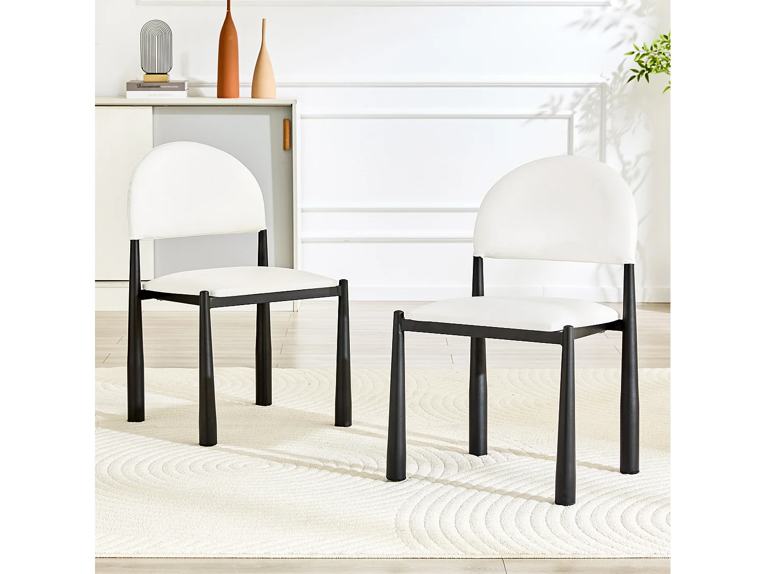 Lot de 2 chaises en PU blanc - Dossier demi-rond et pieds métal noir