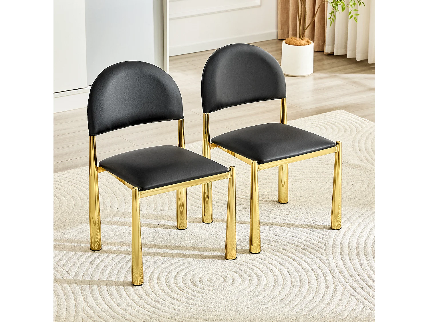 Set van 2 PU-stoelen met halfronde rugleuning en metalen poten – Zwart en goud