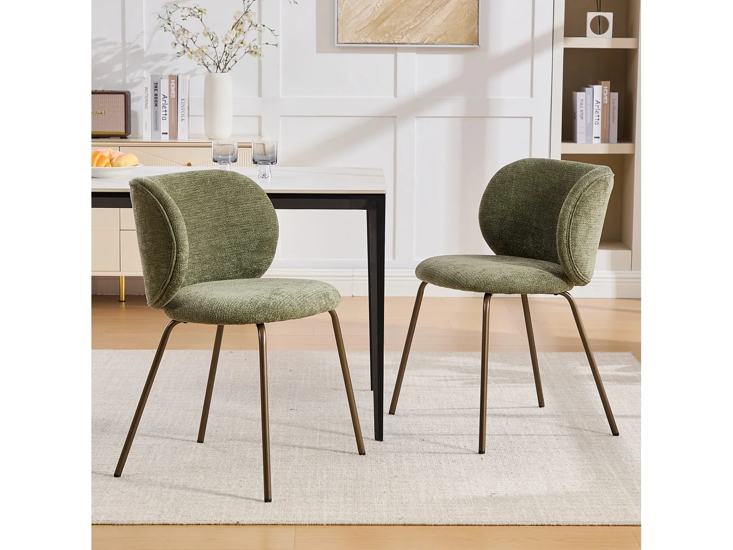 Lot de 2 chaises chenille vert, dossier courbé, pieds métal bronze, design moderne, salle à mange