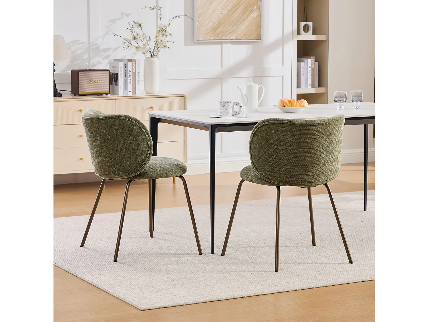 Lot de 2 chaises chenille vert, dossier courbé, pieds métal bronze, design moderne, salle à mange