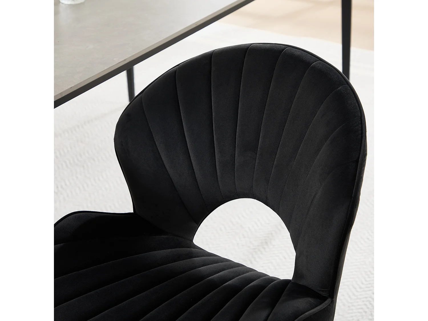 Set van 2 fluwelen stoelen met gebogen rugleuning en open achterzijde – Zonder armleuningen – Zwart