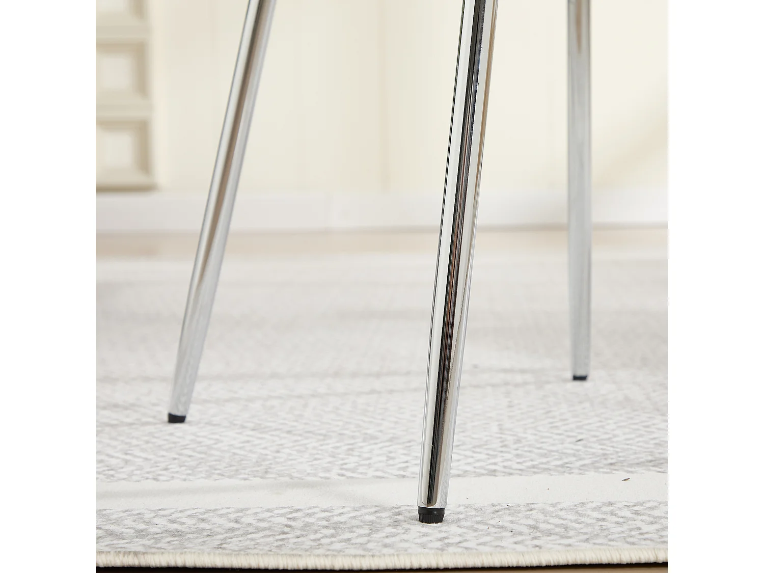Set van 2 fluwelen stoelen met gebogen rugleuning en open achterzijde – Zonder armleuningen – Zwart