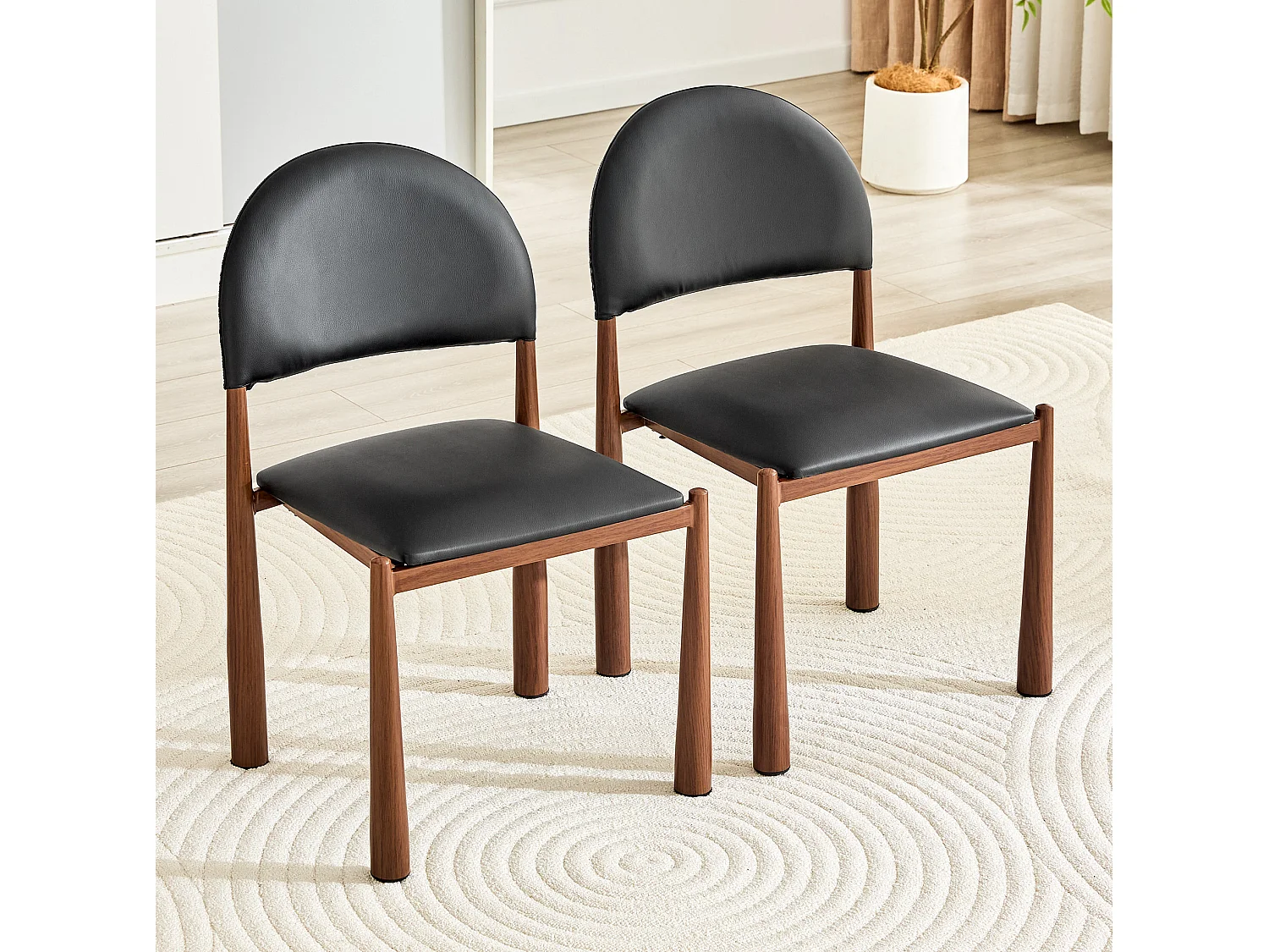 Set van 2 PU-stoelen met halfronde rugleuning en metalen poten met walnootafwerking – Zwart