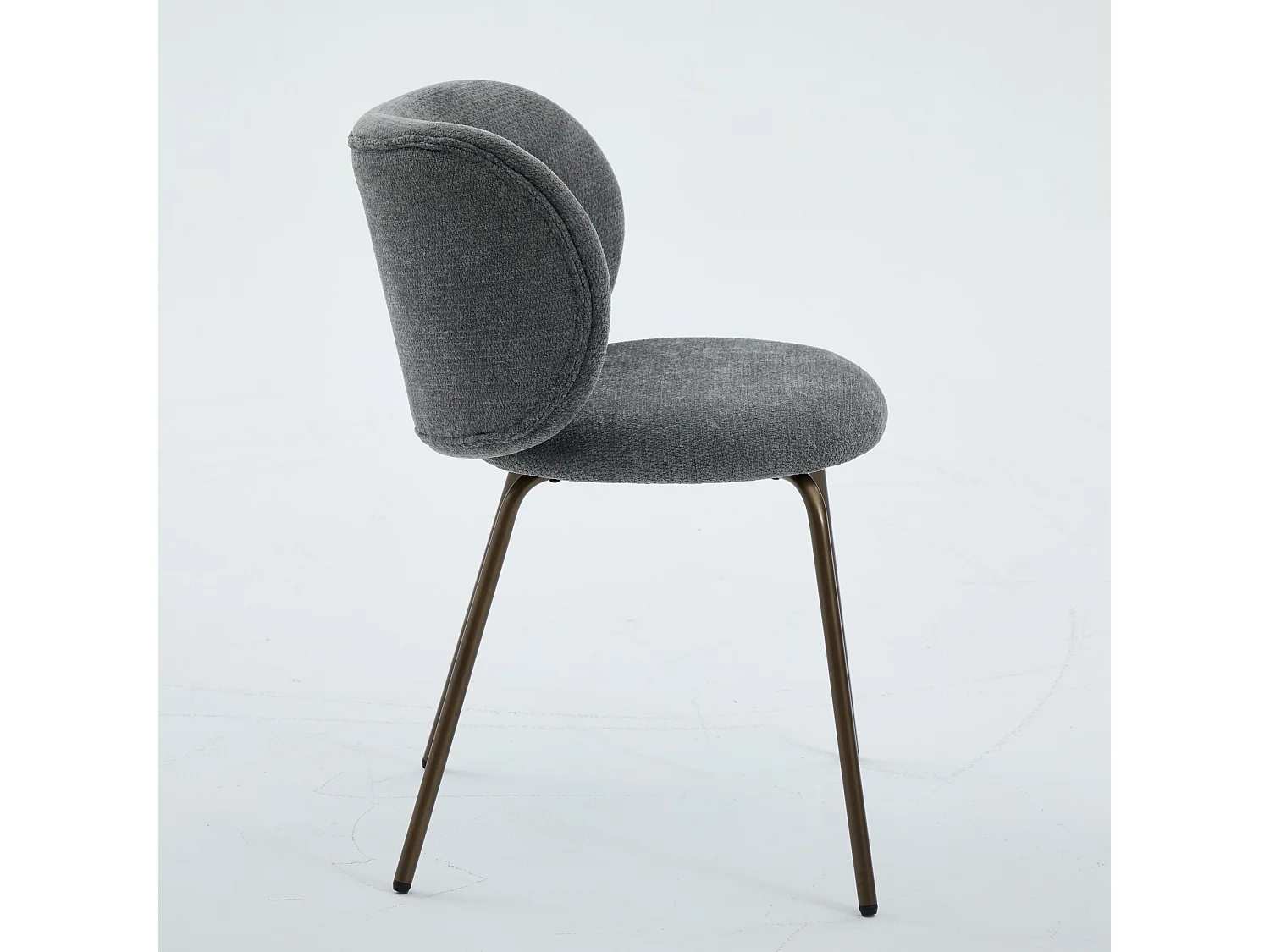 Lot de 2 chaises chenille gris, dossier courbé, pieds métal bronze, design moderne, salle à manger