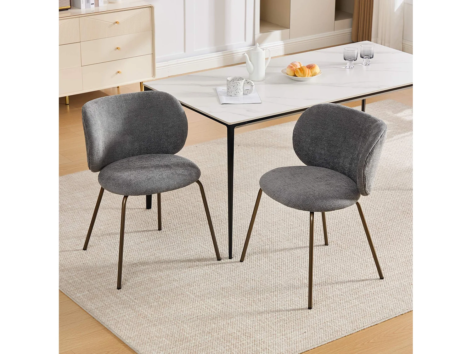 Lot de 2 chaises chenille gris, dossier courbé, pieds métal bronze, design moderne, salle à manger