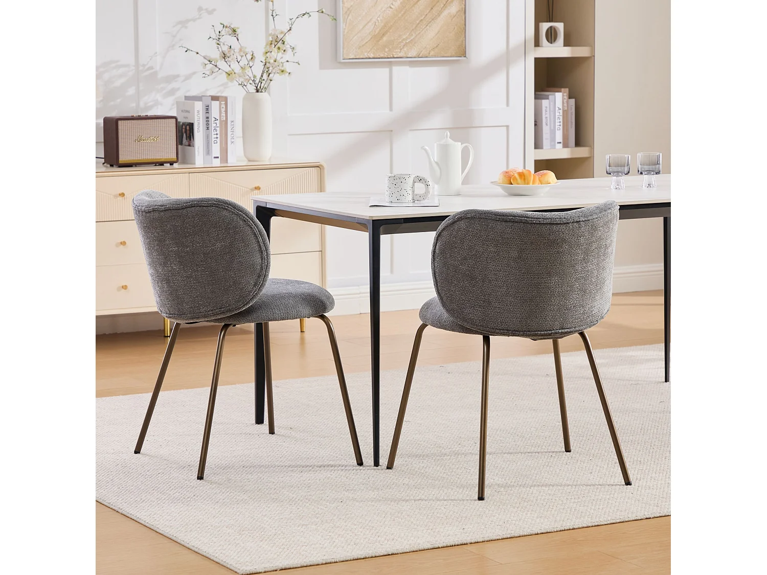 Lot de 2 chaises chenille gris, dossier courbé, pieds métal bronze, design moderne, salle à manger