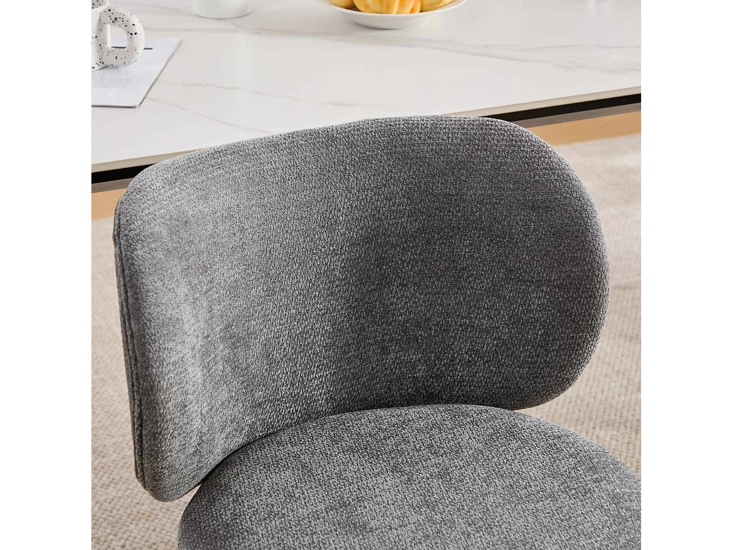Lot de 2 chaises chenille gris, dossier courbé, pieds métal bronze, design moderne, salle à manger