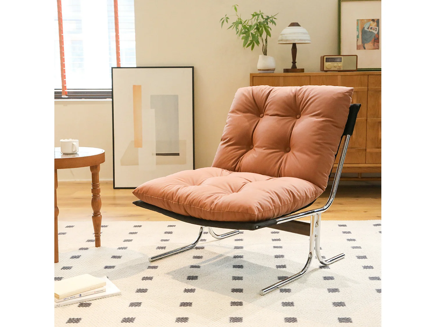 Fauteuil relax marron en similicuir, style Barcelone, pieds chromés, assise rembourrée, salon