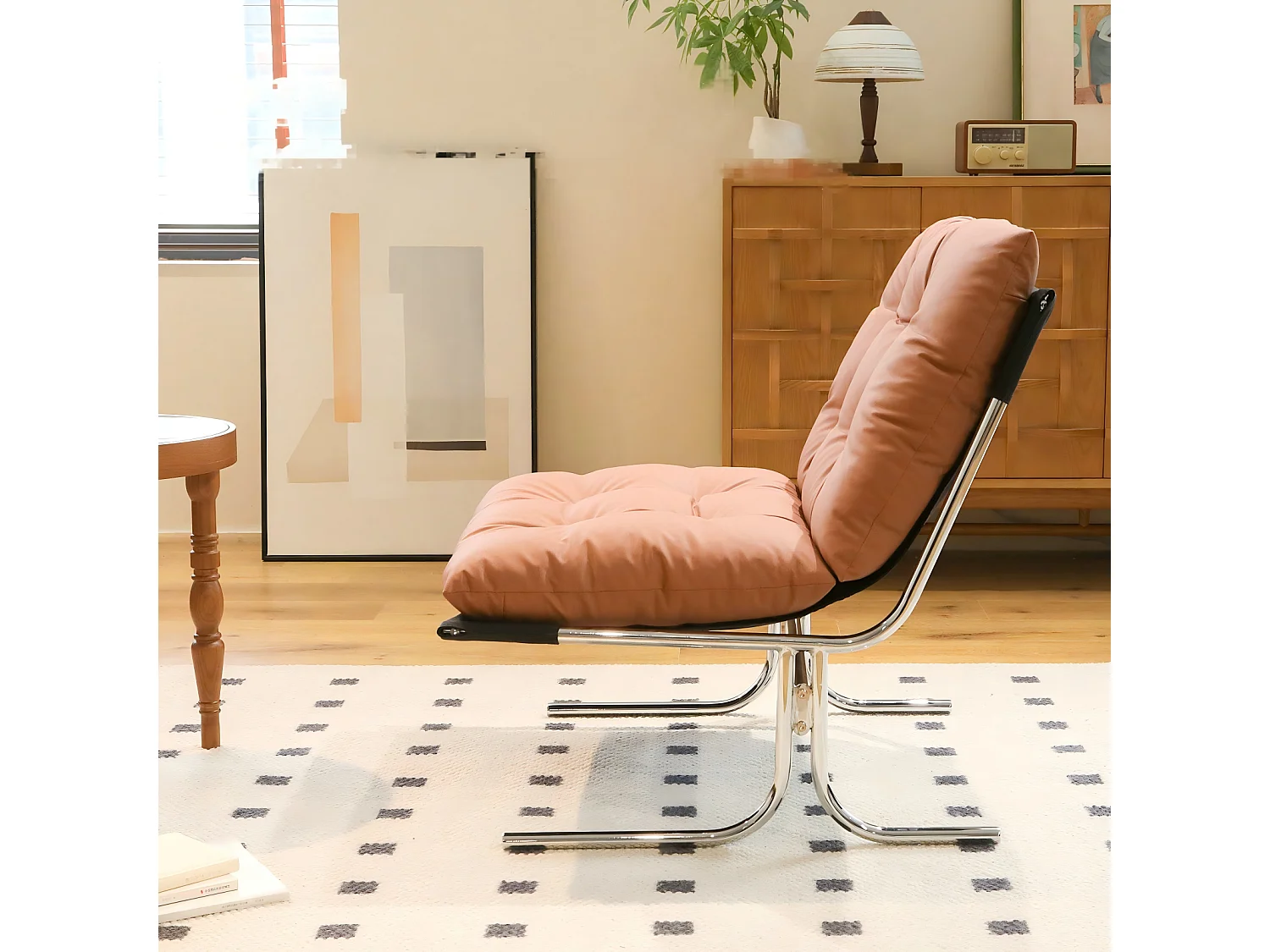 Fauteuil relax marron en similicuir, style Barcelone, pieds chromés, assise rembourrée, salon
