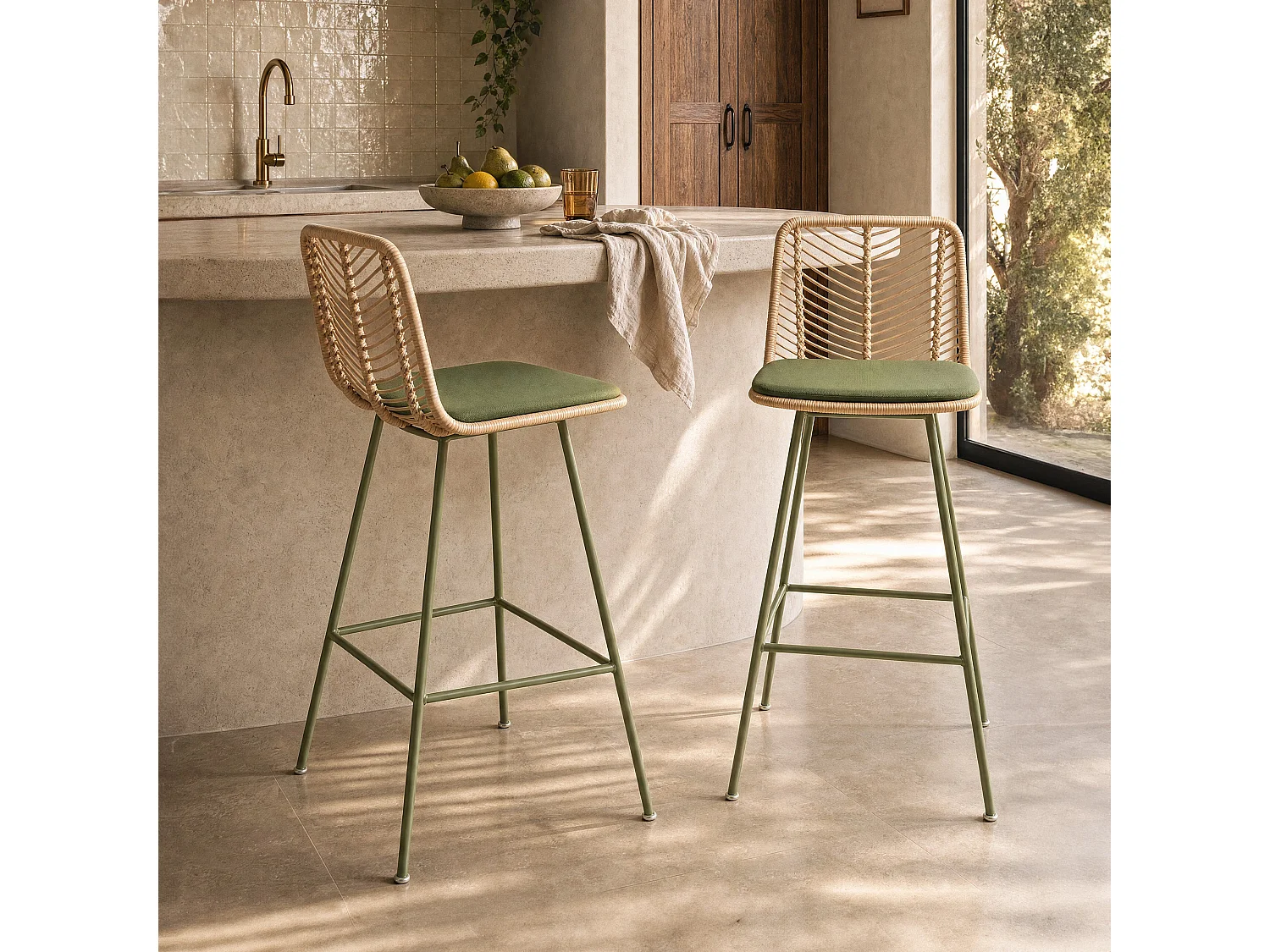 Lot de 2 chaises pour îlot central 66 cm en rotin et tissu vert - Tamara