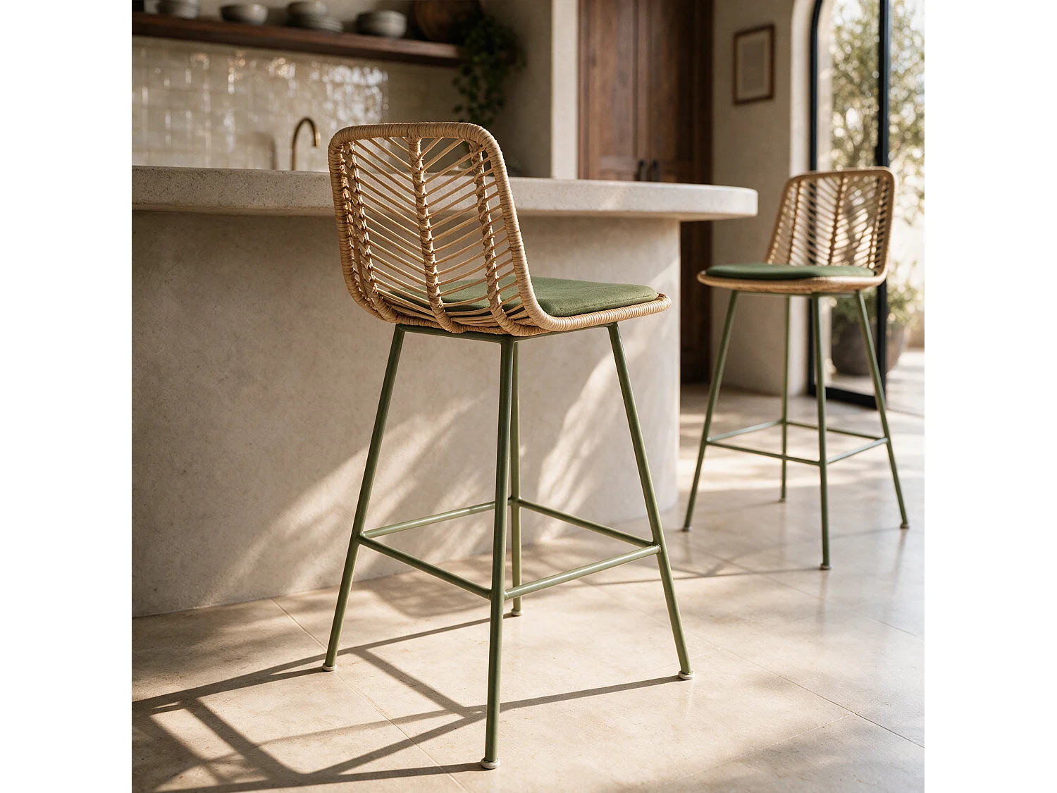 Lot de 2 chaises pour îlot central 66 cm en rotin et tissu vert - Tamara