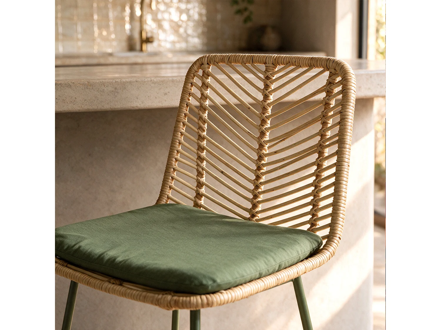 Lot de 2 chaises pour îlot central 66 cm en rotin et tissu vert - Tamara