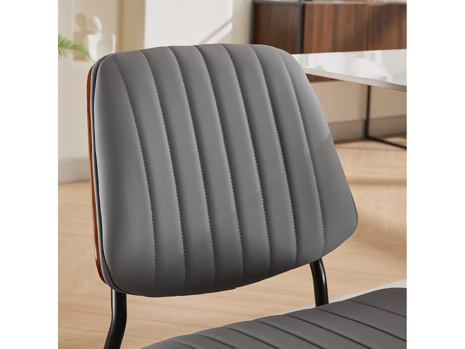 Ensemble de 2 Chaises de Salle à Manger en Bois Courbé de Style Mid Century avec Revêtement en Similicuir et Pieds en Métal Noir