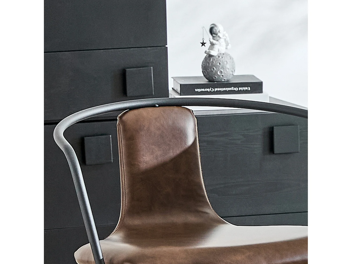 Ensemble de 2 tabourets de bar modernes scandinaves avec accoudoirs, pieds en bois et rembourrage doux