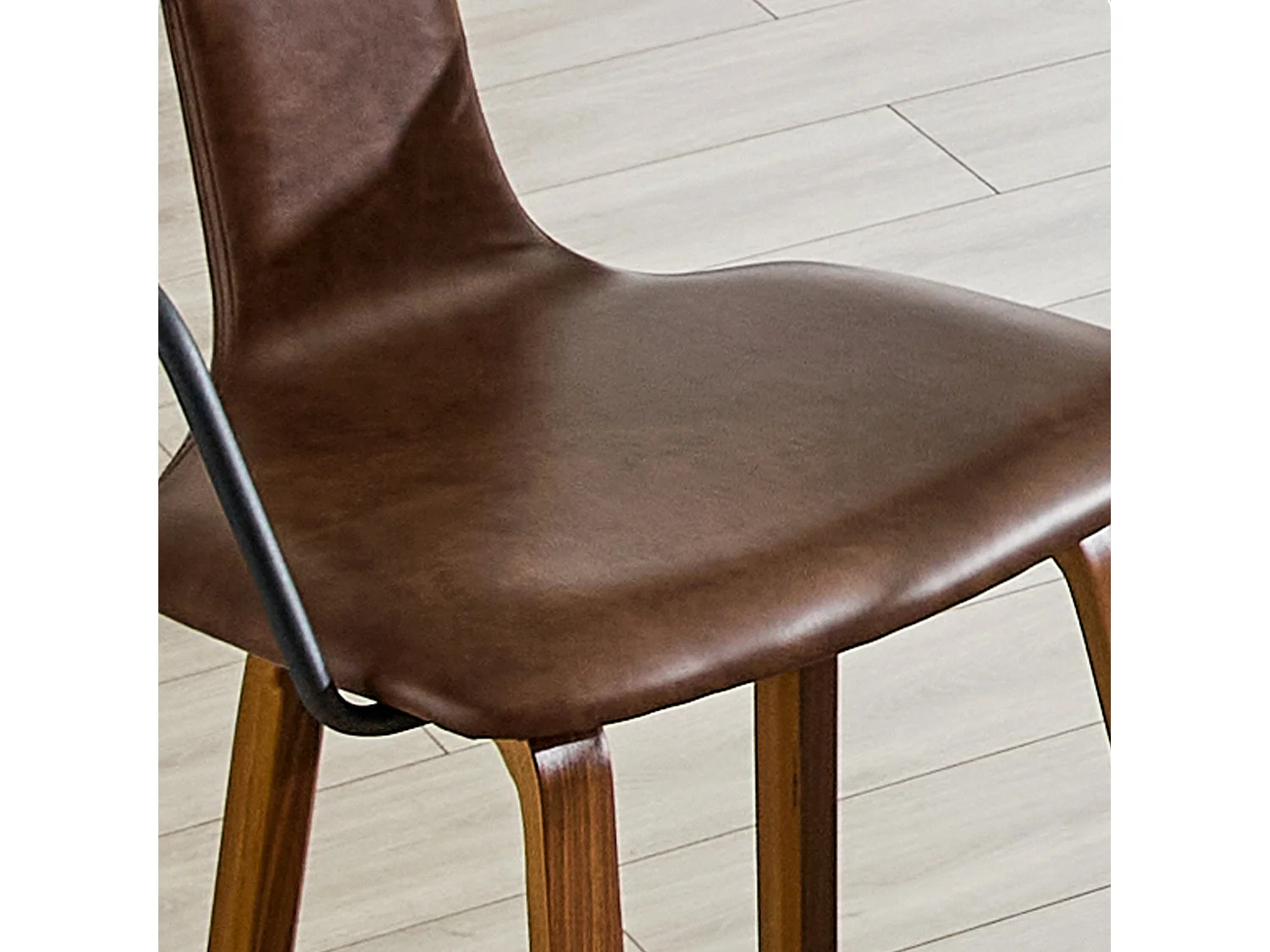 Ensemble de 2 tabourets de bar modernes scandinaves avec accoudoirs, pieds en bois et rembourrage doux