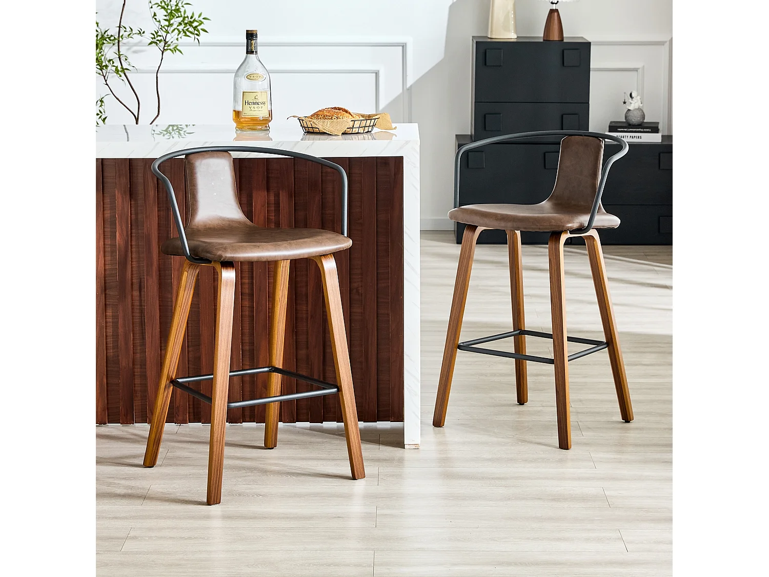 Ensemble de 2 tabourets de bar modernes scandinaves avec accoudoirs, pieds en bois et rembourrage doux