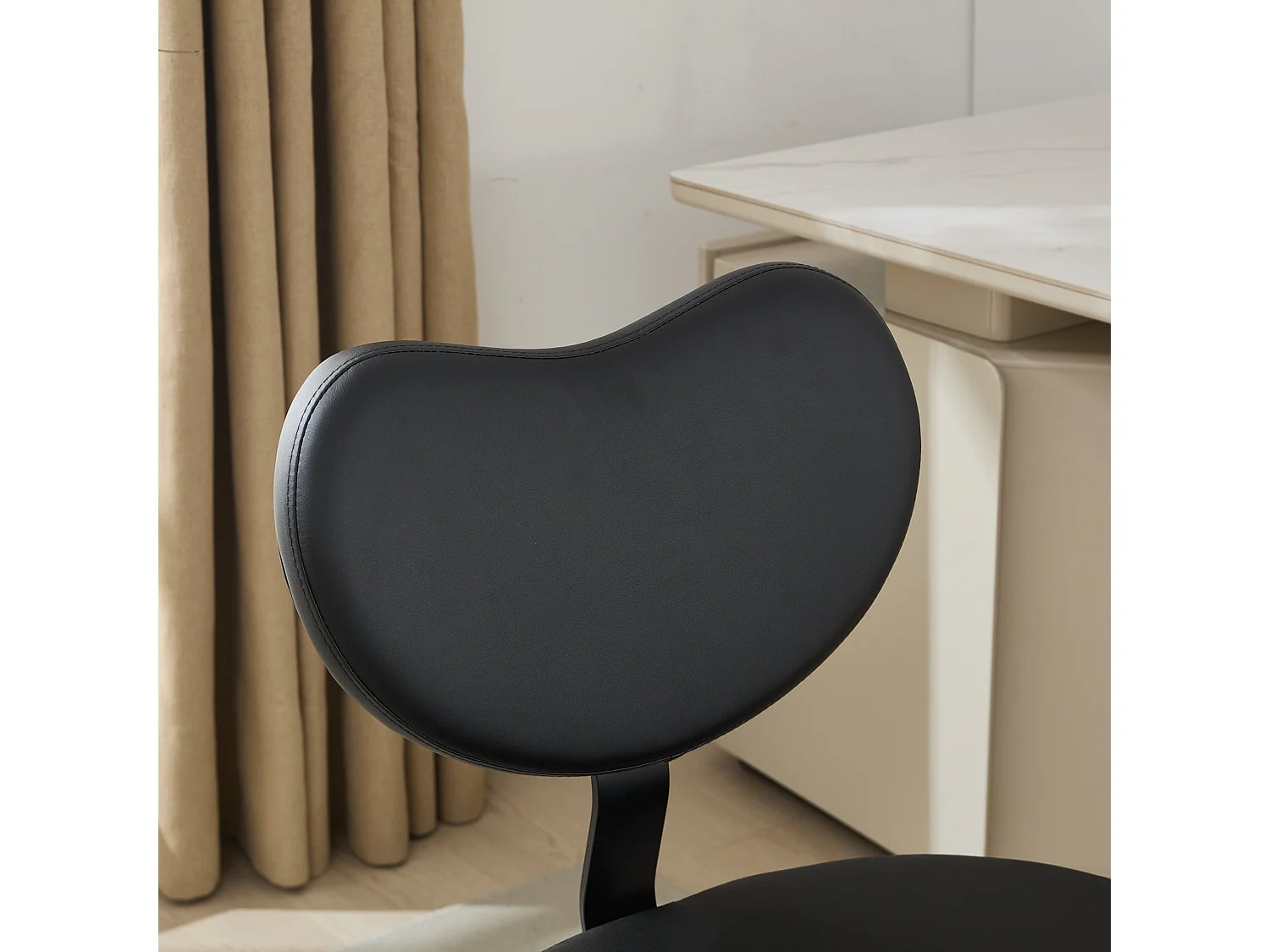 Ergonomische Draaibare Kantoorstoel met PU Leren Bekleding, Verstelbare Hoogte, Geheugenschuim, Zwart, Draagvermogen 115 kg