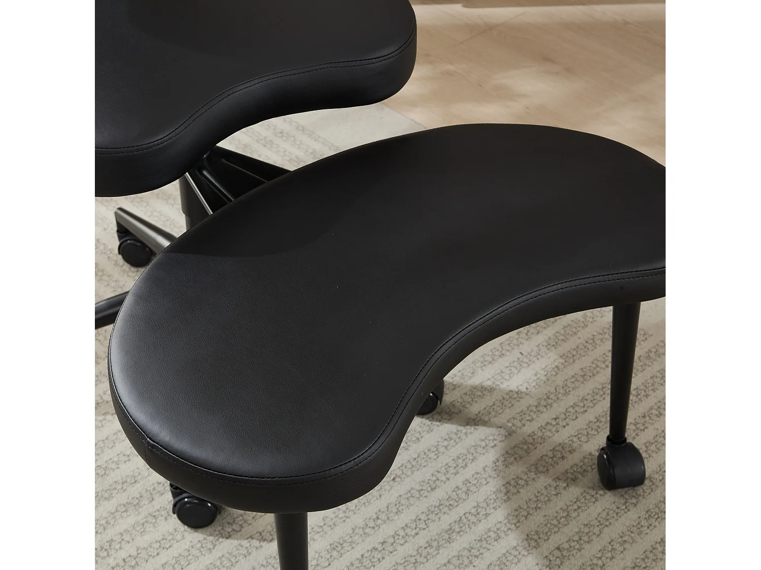 Ergonomische Draaibare Kantoorstoel met PU Leren Bekleding, Verstelbare Hoogte, Geheugenschuim, Zwart, Draagvermogen 115 kg