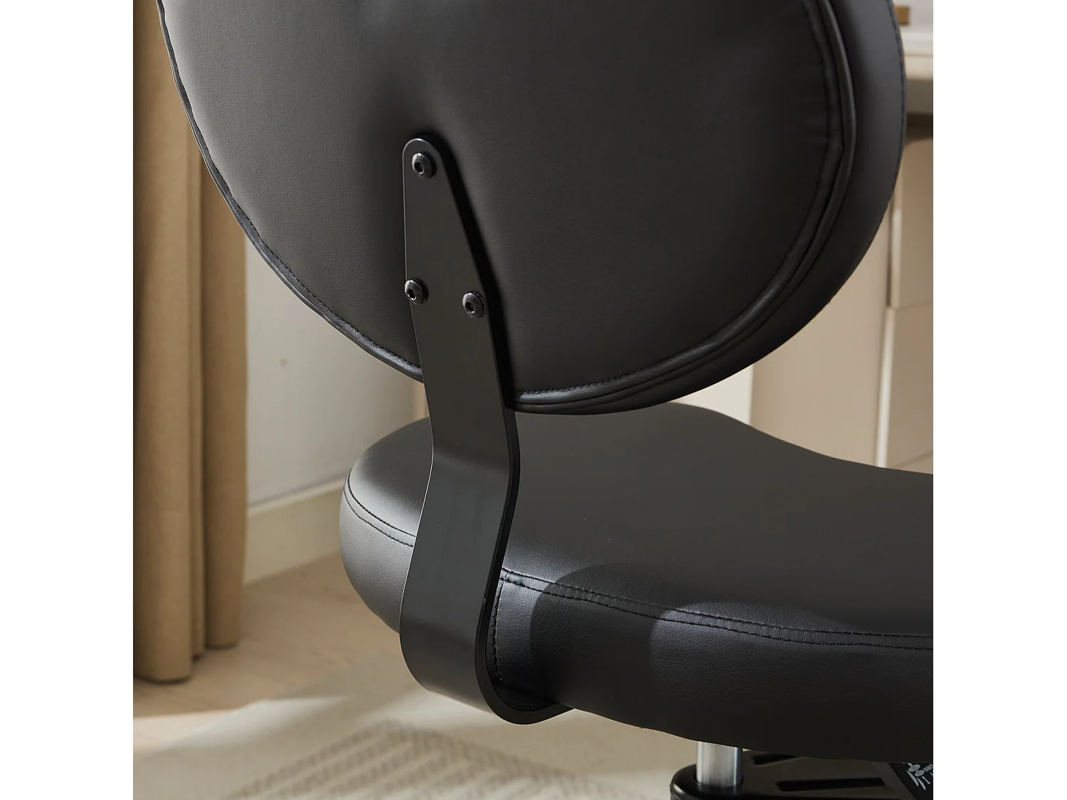 Ergonomische Draaibare Kantoorstoel met PU Leren Bekleding, Verstelbare Hoogte, Geheugenschuim, Zwart, Draagvermogen 115 kg