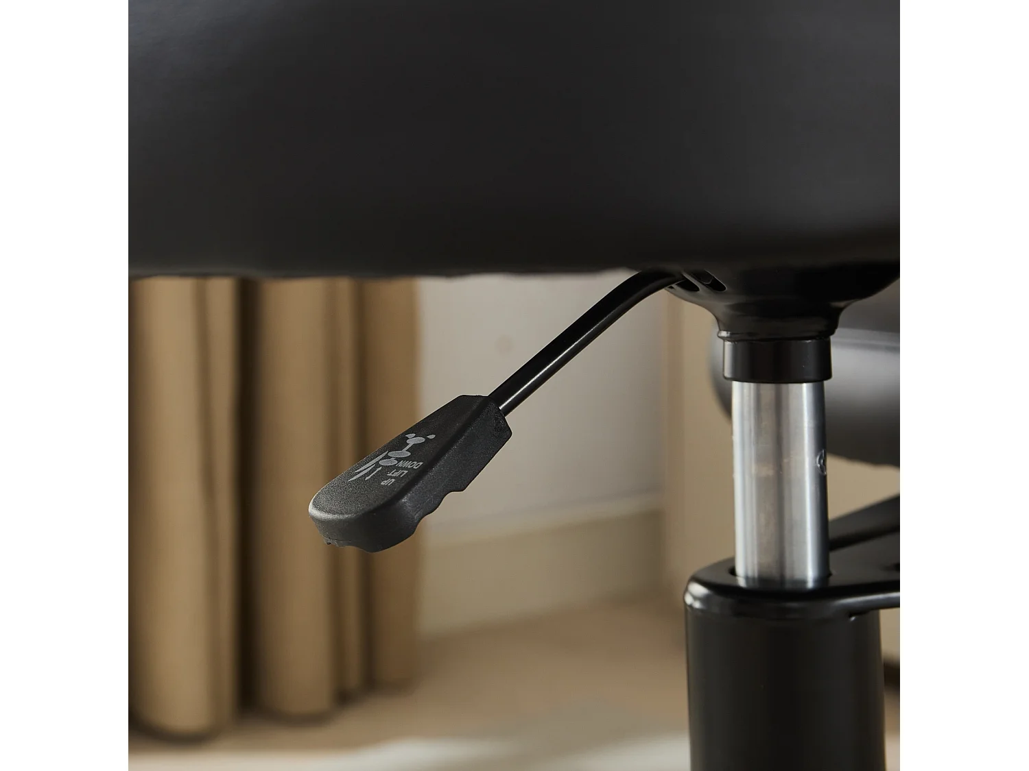 Ergonomische Draaibare Kantoorstoel met PU Leren Bekleding, Verstelbare Hoogte, Geheugenschuim, Zwart, Draagvermogen 115 kg