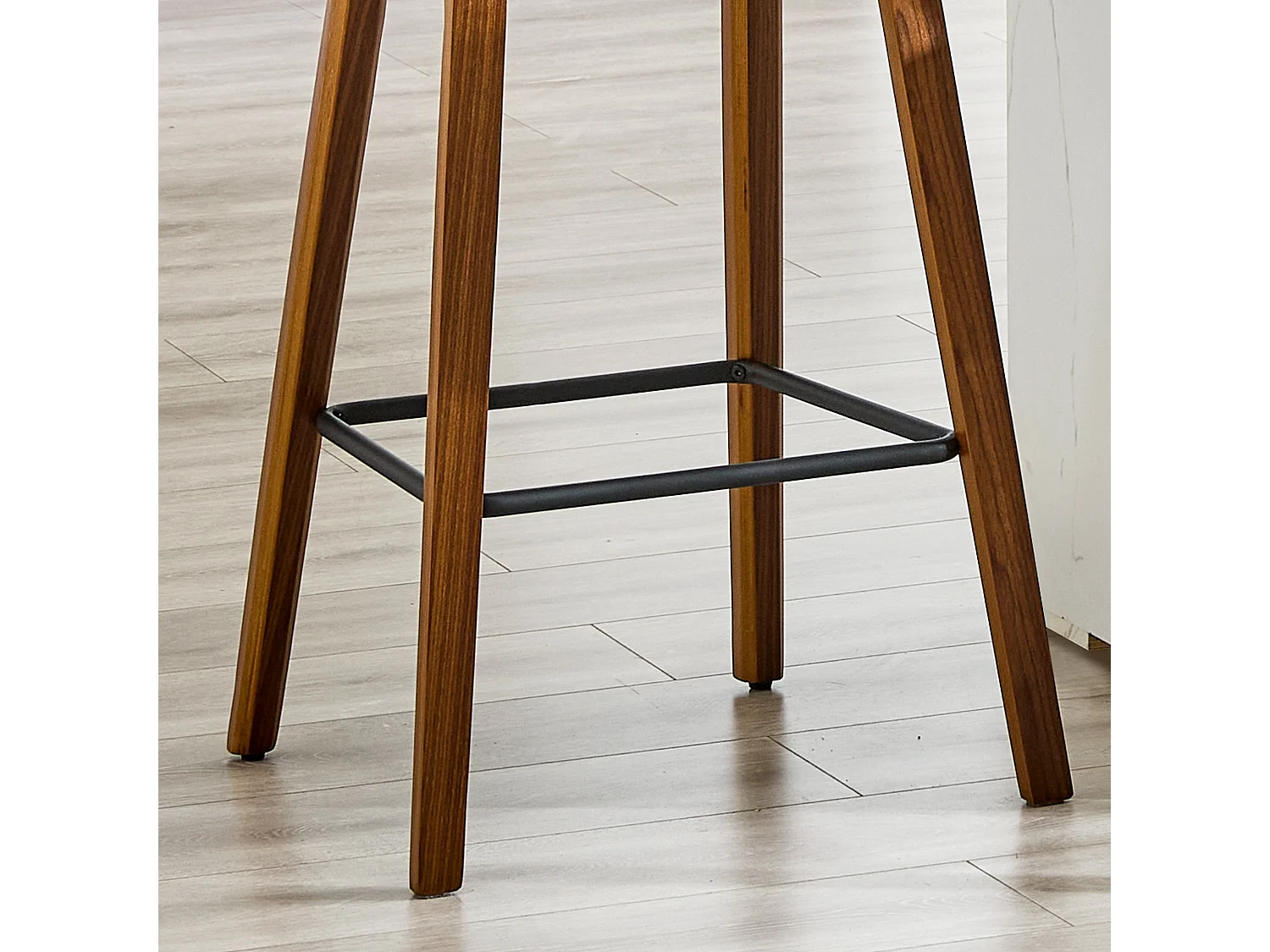 Ensemble de 2 tabourets de bar modernes scandinaves avec accoudoirs, pieds en bois et rembourrage doux