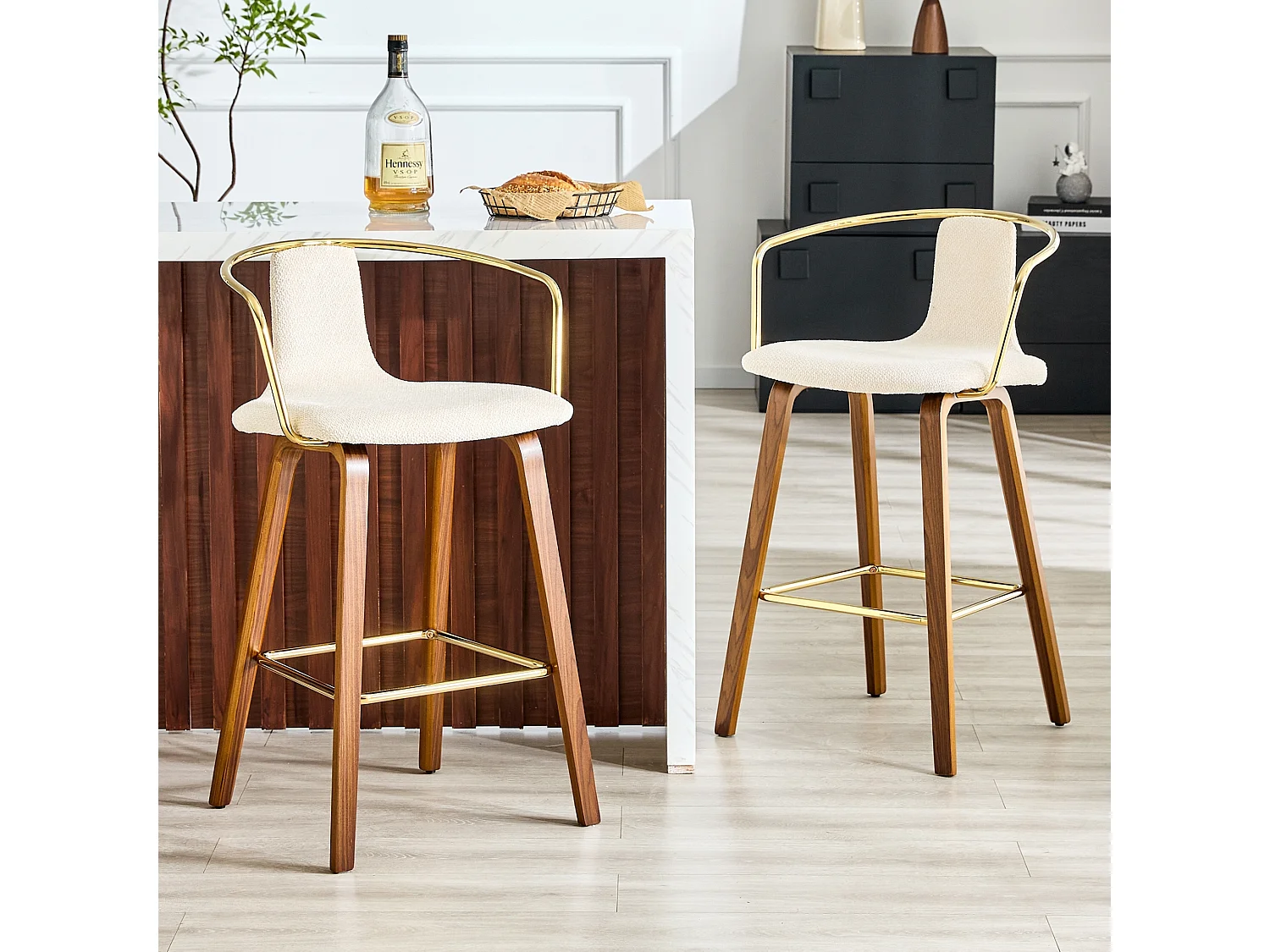 Ensemble de 2 tabourets de bar modernes scandinaves avec accoudoirs, pieds en bois et rembourrage doux