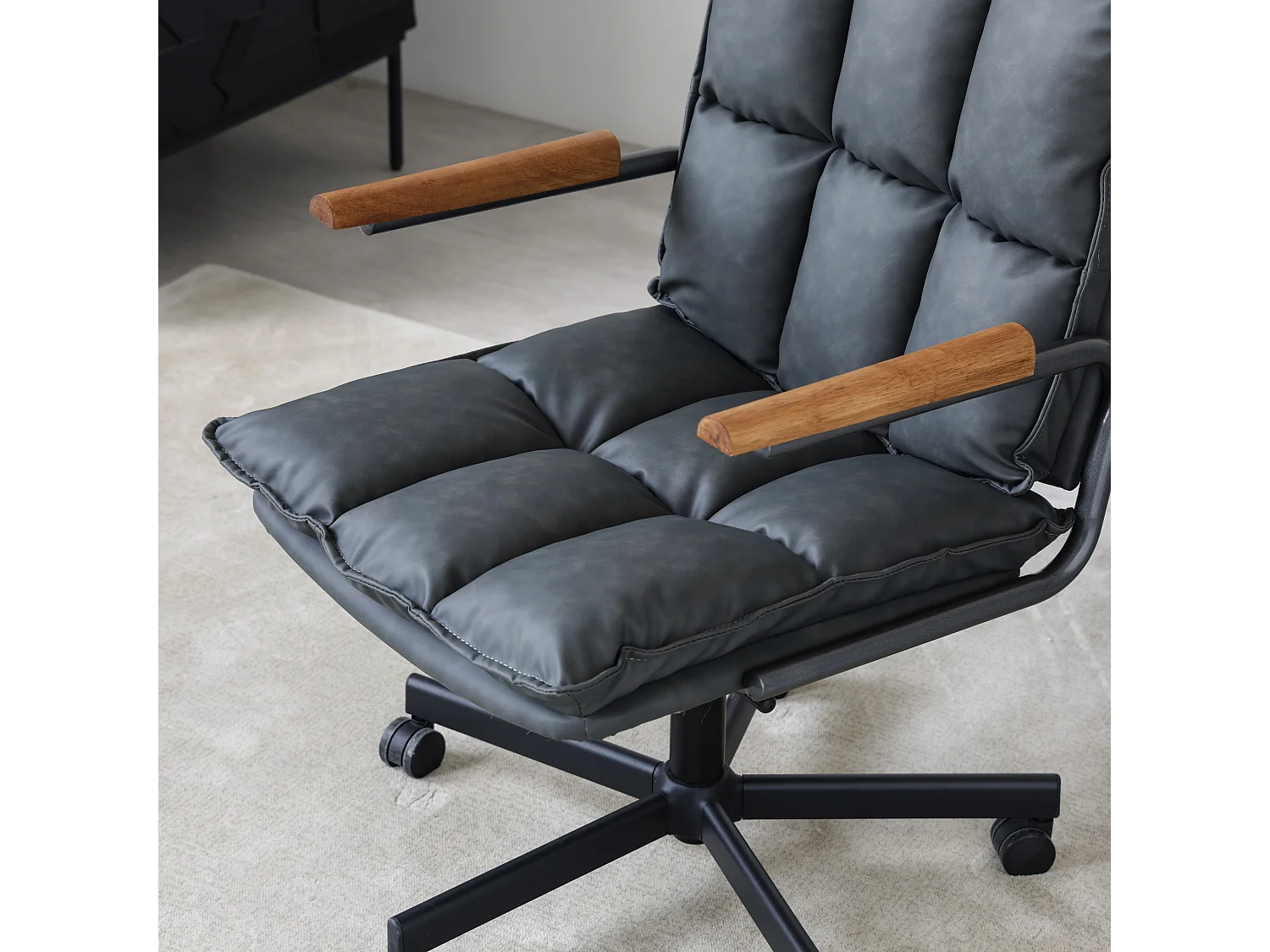 Sedia da Ufficio Mid Century Modern in Ecopelle con Braccioli in Rovere, Altezza Regolabile, Girevole a 360°, Nero