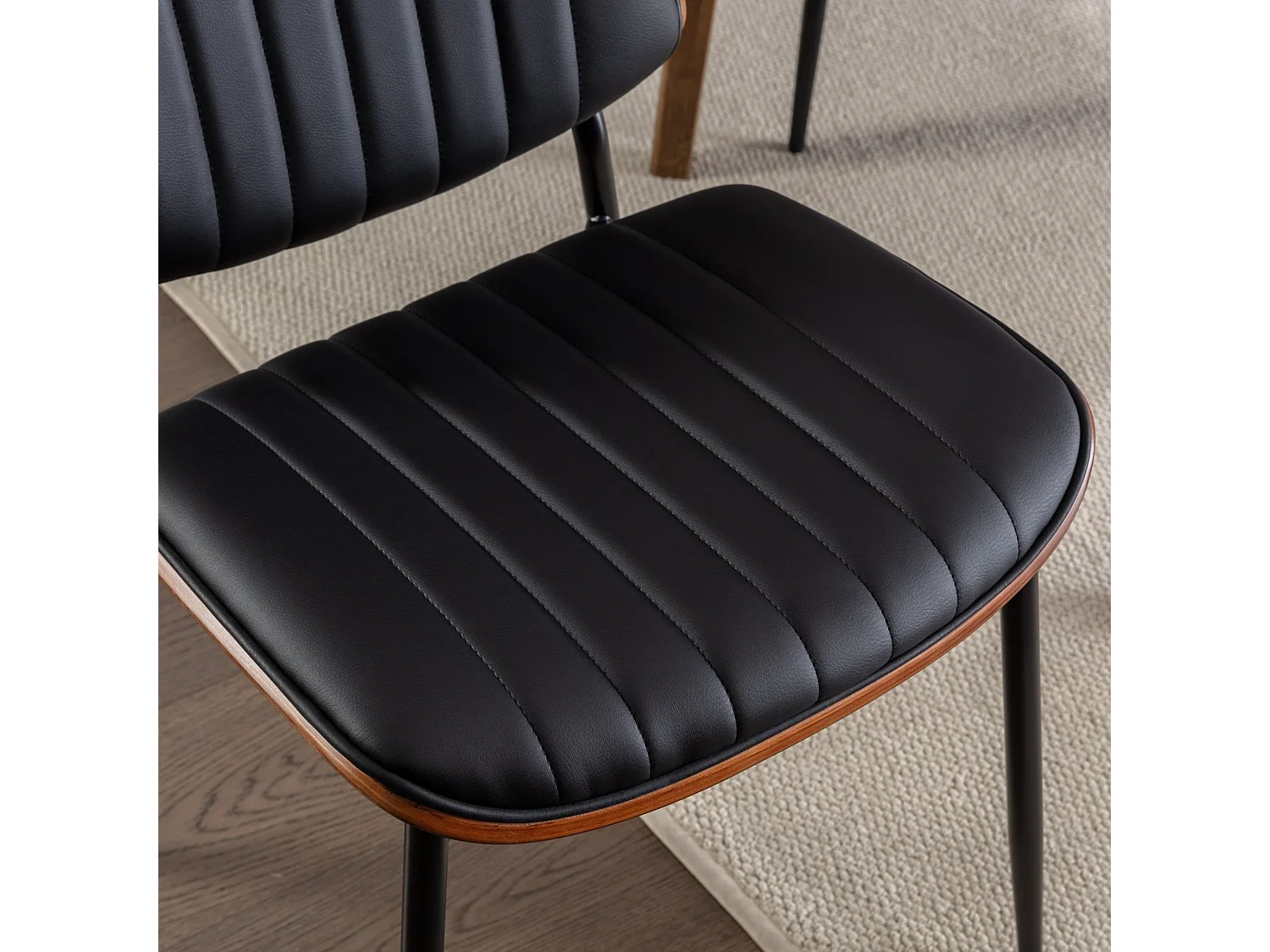 Chaises de Salle à Manger Cintrées Mid Century Ensemble de 2 avec Revêtement en Similicuir et Pieds en Métal Noir