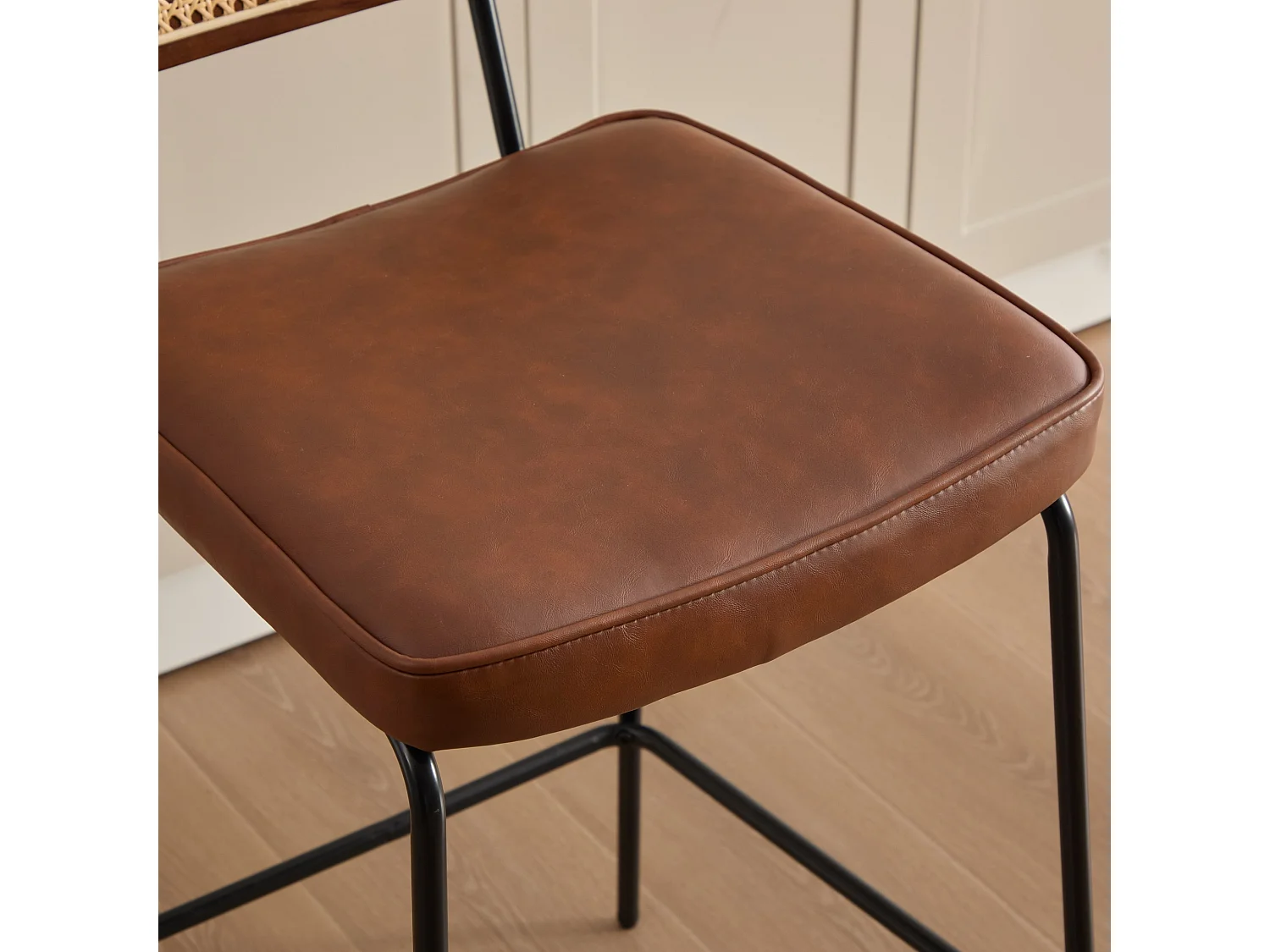 Ensemble de 2 Tabourets de Bar en Rotin Vintage Moderne avec Pieds en Métal et Sièges Rembourrés