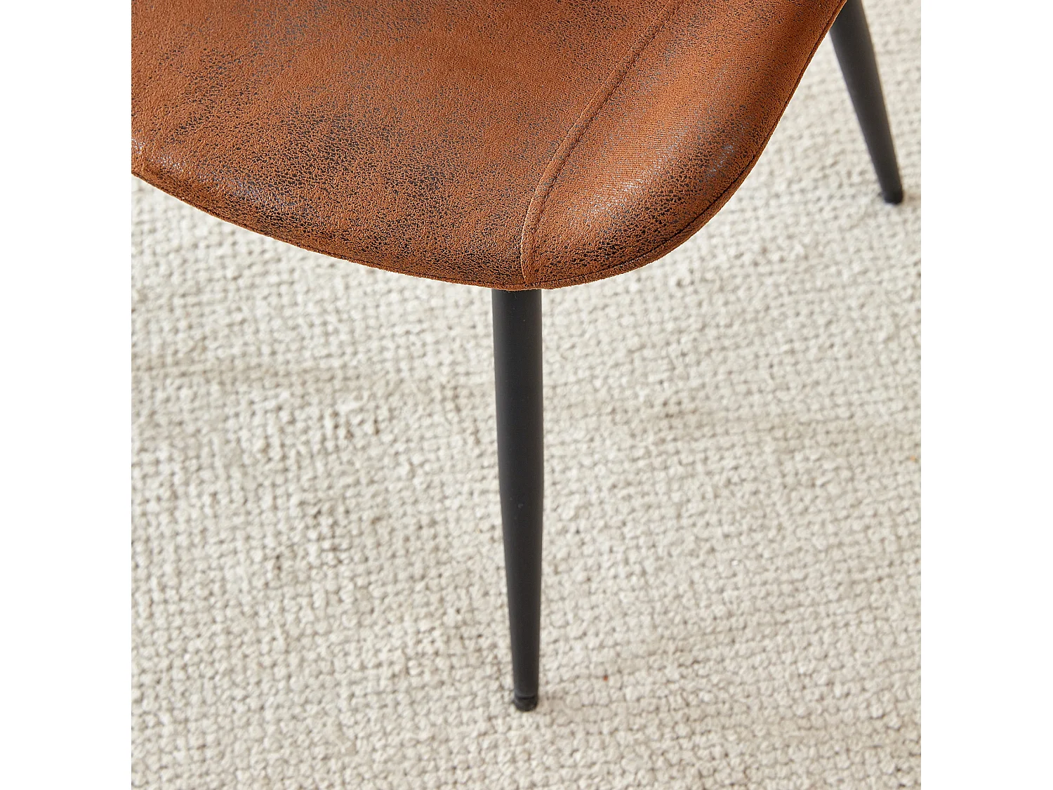 Set van 4 armloze eetkamerstoelen met breed gevoerd zitvlak en metalen poten