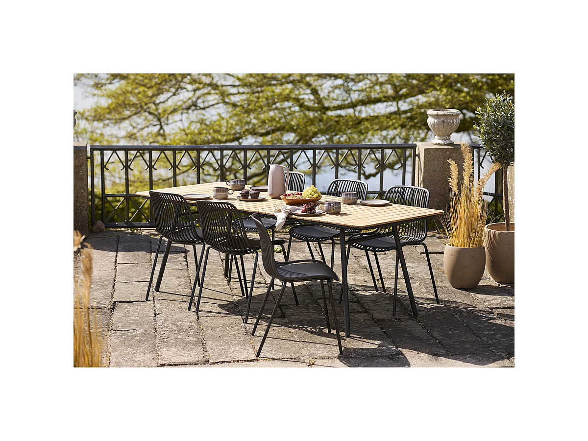 Lot de 4 chaises de salle à manger empilables Branson en polypropylène noir avec pieds en acier