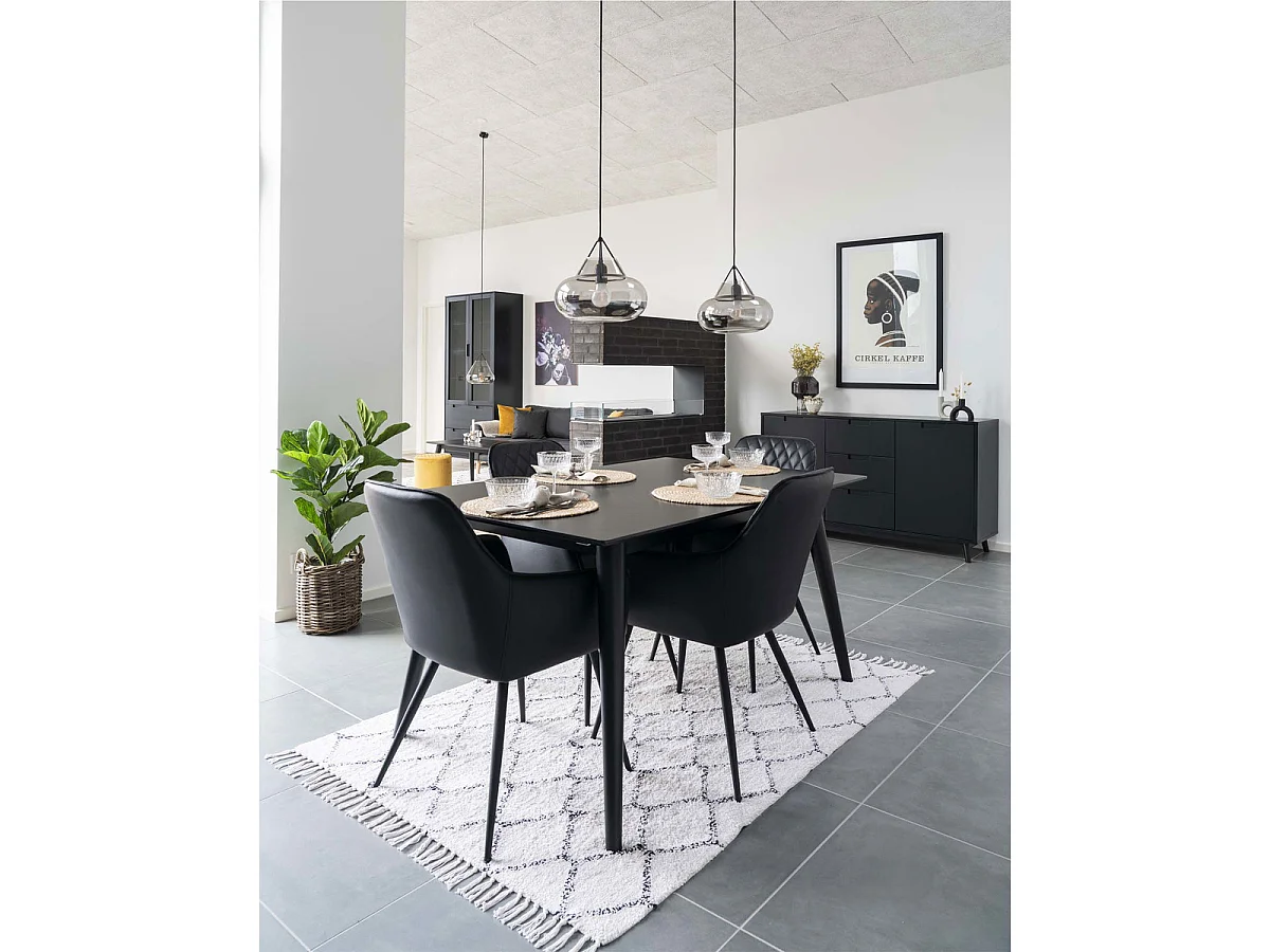 Set 2 sedie da pranzo Harbo con braccioli in ecopelle nera e gambe in metallo nero