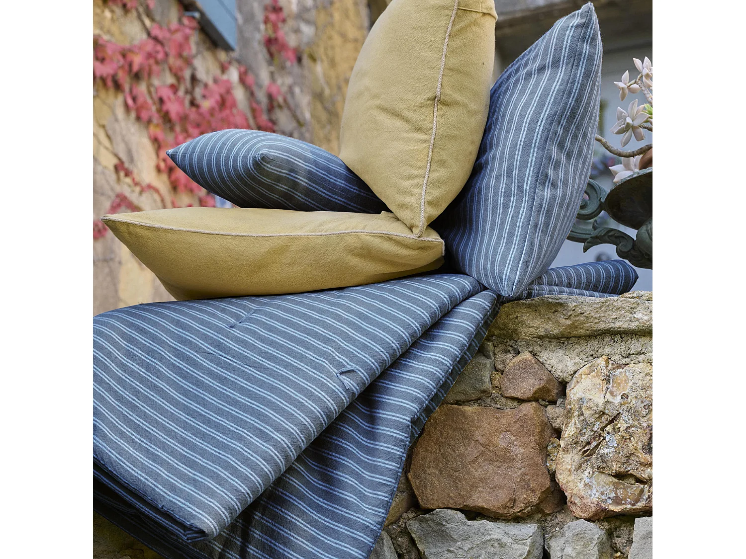 Housse de coussin coton lavé 40x60 cm LILI DÉCO bleu marine