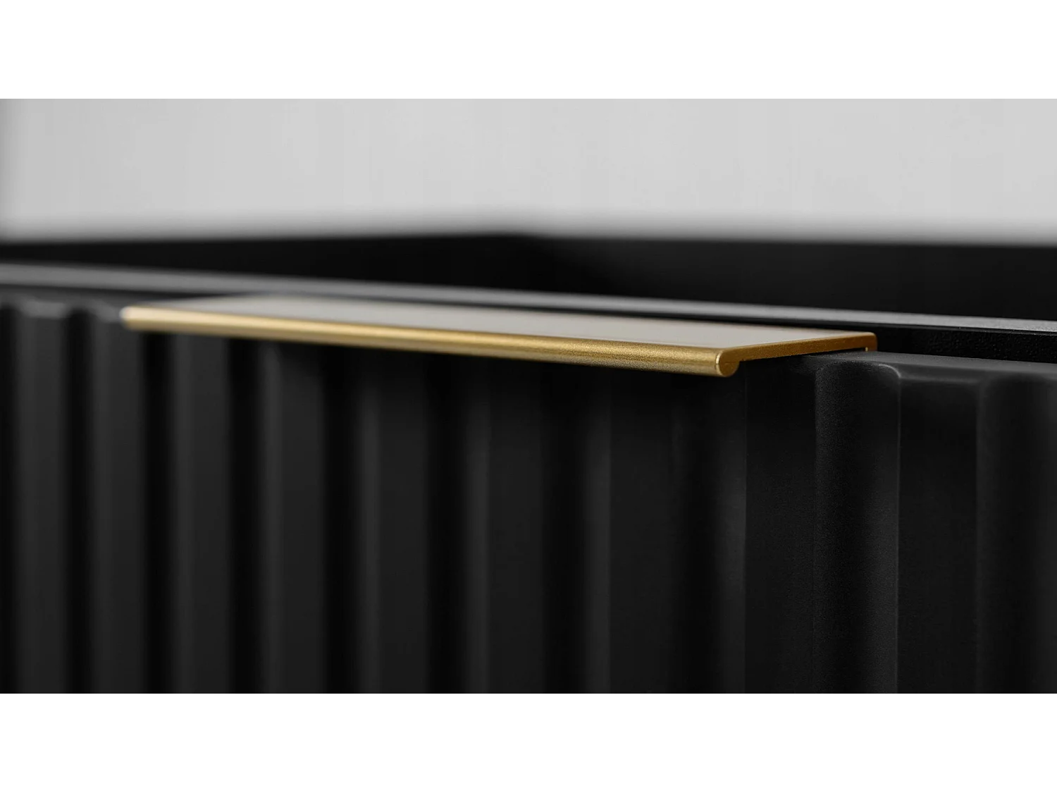 Waschbeckenunterschrank 160cm - Hängend - Geriffelt Schwarz mit Platte - 3 Griffe – RODAN