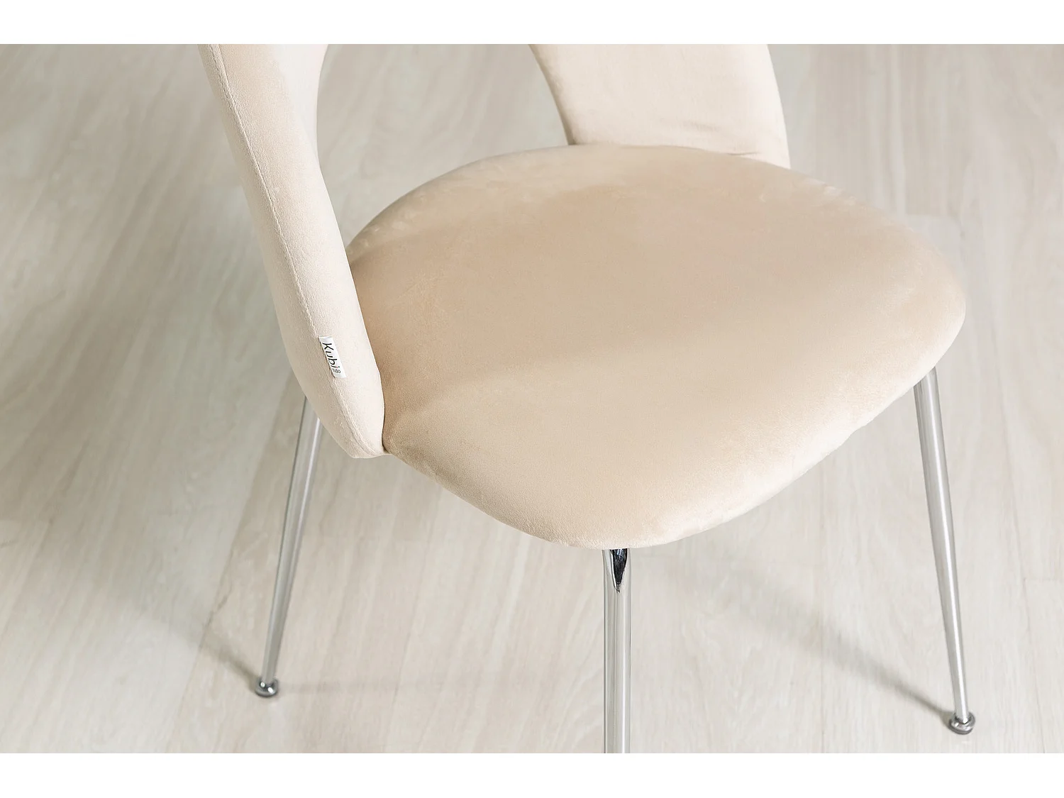 Lot de 2 chaises en velours avec dossier courbé et pieds en métal – design élégant pour cuisine et salle à manger MARGOT/Crème/Argent