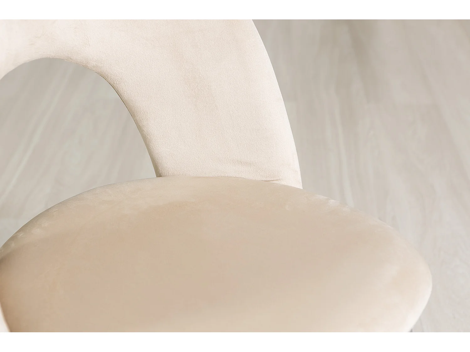 Lot de 2 chaises en velours avec dossier courbé et pieds en métal – design élégant pour cuisine et salle à manger MARGOT/Crème/Or