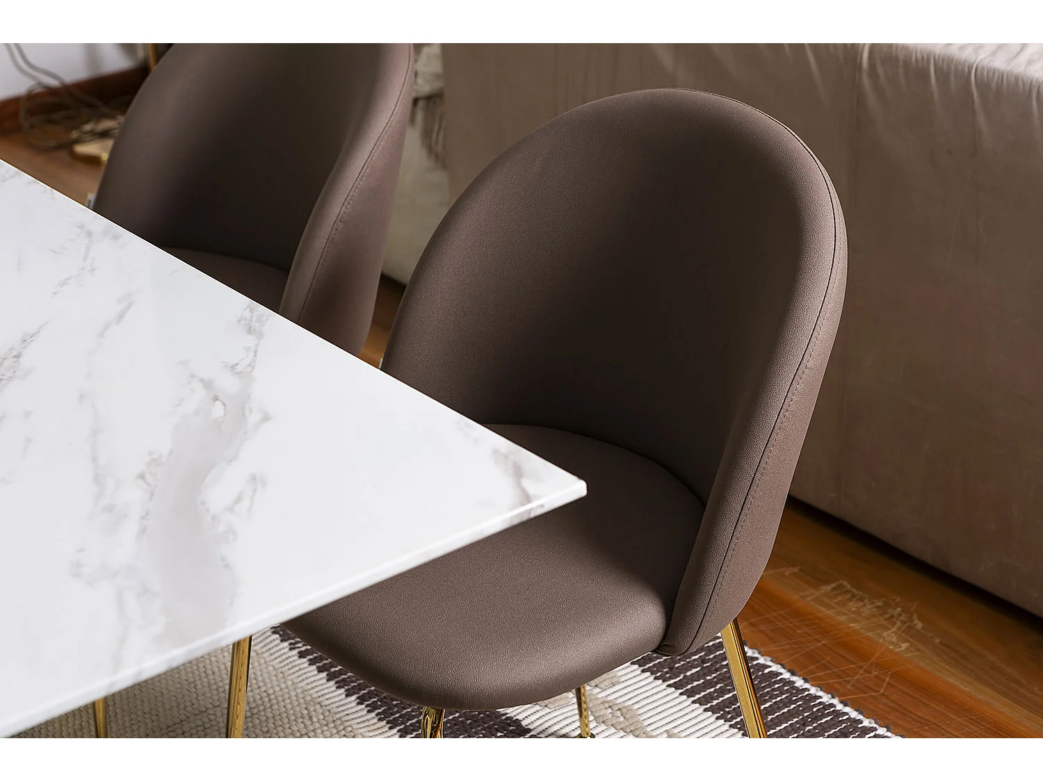Table d’intérieur 160x90 cm, plateau en verre trempé, pieds en métal, design élégant, pour cuisine ou salle à manger – Morgan – Marbre blanc/Taupe