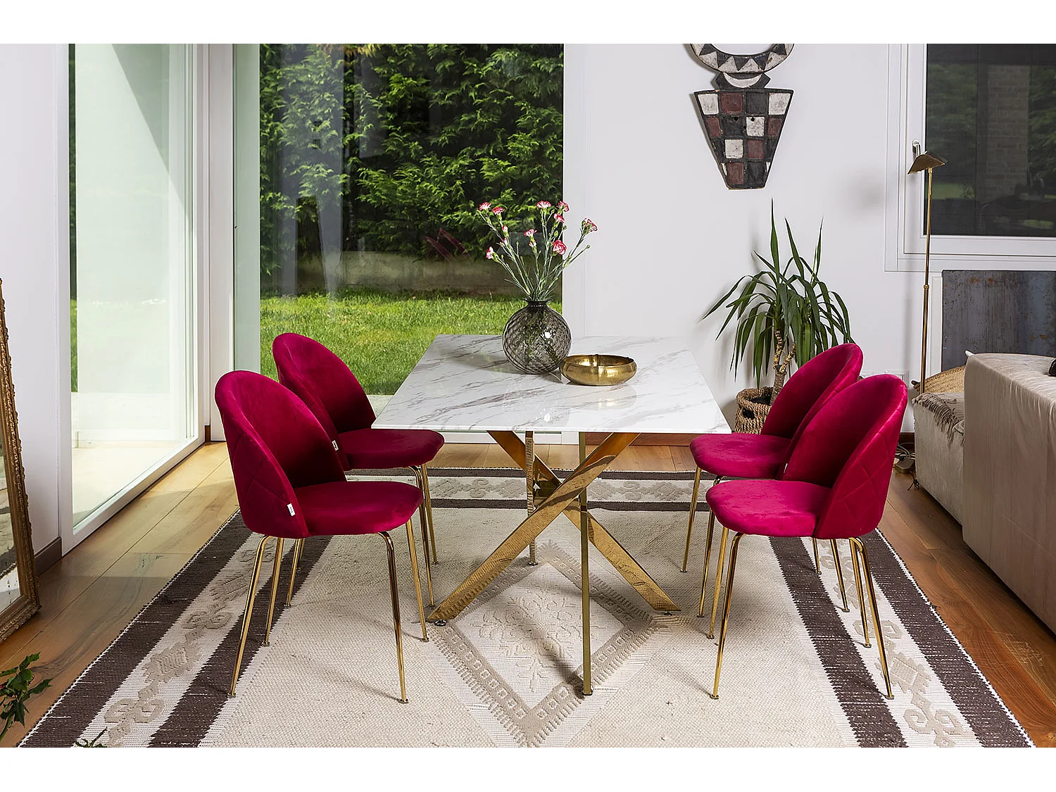 Table d’intérieur 160x90 cm, plateau en verre trempé, pieds en métal, design élégant, idéale pour cuisine ou salle à manger – Morgan – Marbre blanc/Or