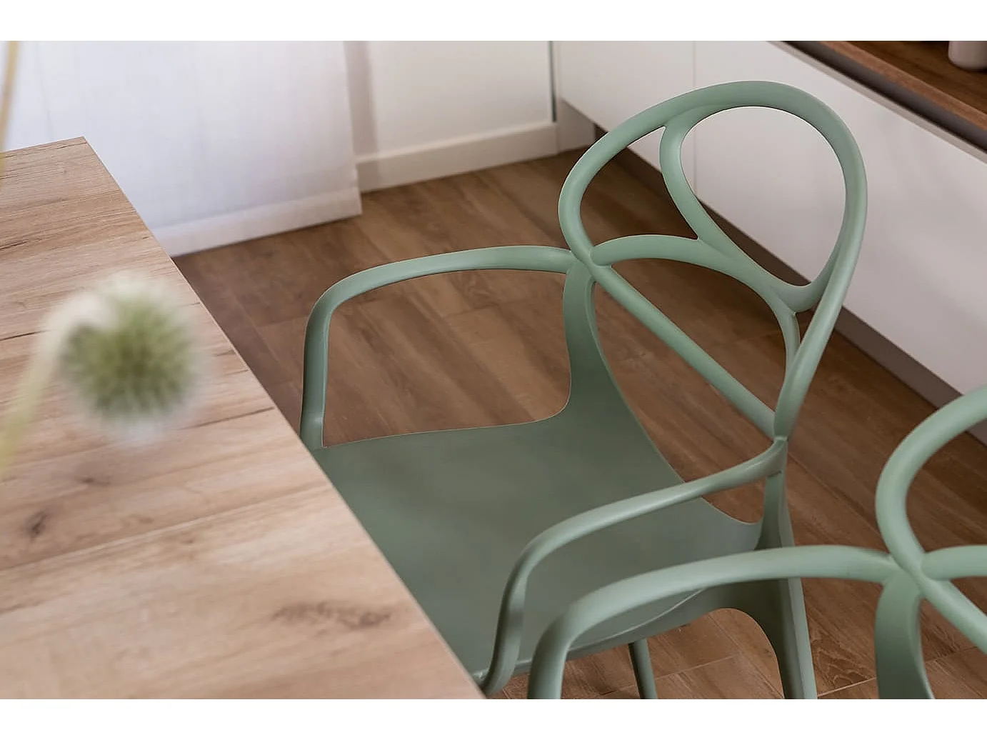 Set de 4 chaises en polypropylène avec fibre de verre, empilables pour extérieur et jardin, bar et restaurant, cuisine design moderne -Charlotte-Sauge