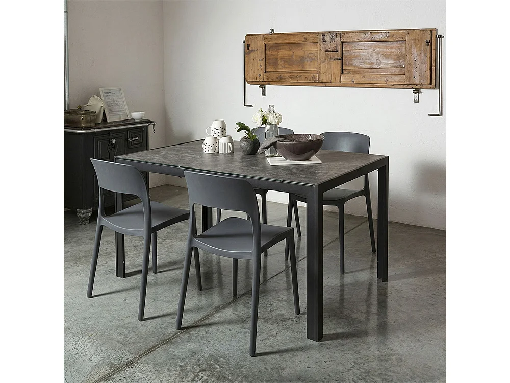 Lot de 4 chaises empilables en résine pour intérieur et extérieur, robustes et faciles à nettoyer, idéales pour jardin, terrasse, balcon BARBARA/Gris foncé