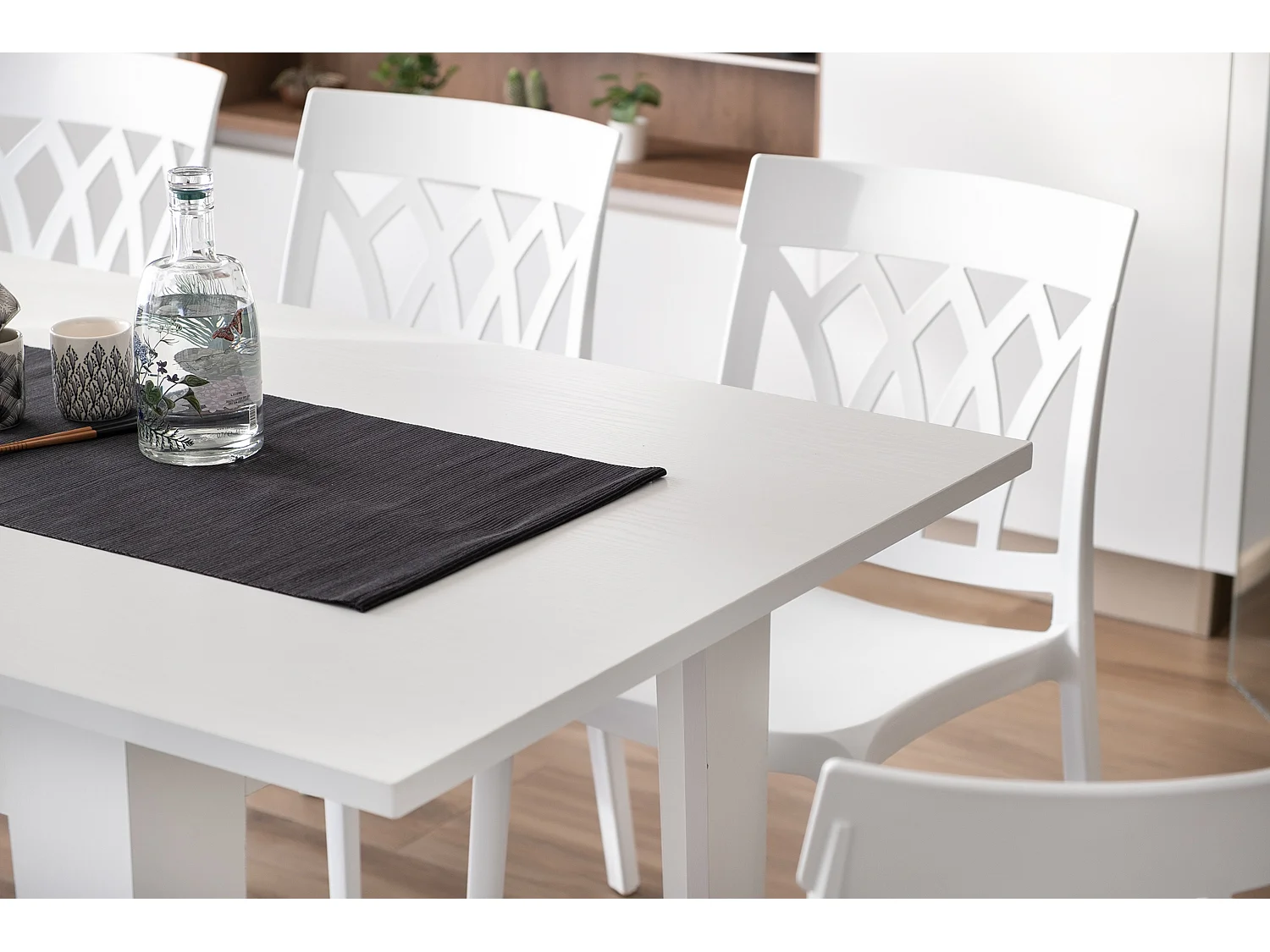 Lot de 6 chaises empilables en polypropylène design classique, résistantes et faciles à nettoyer, pour cuisine, jardin, terrasse, restaurants EMMA/Blanc