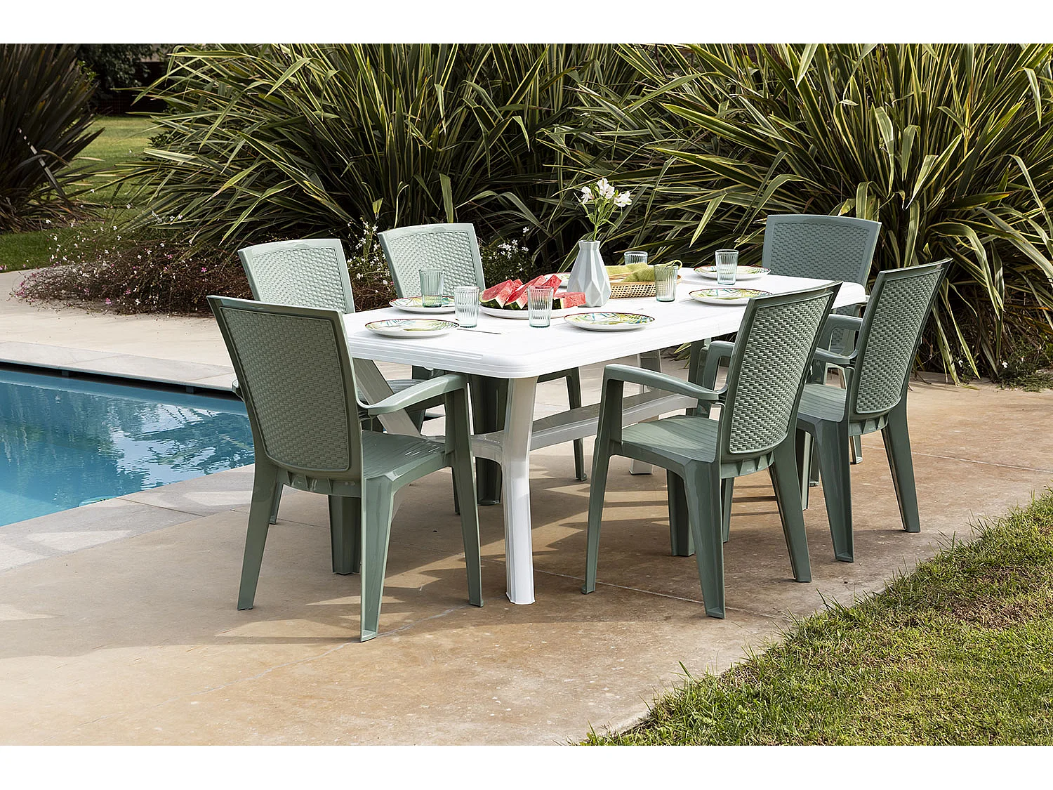 Lot repas de jardin, table rectangulaire en résine Samuel, 6 chaises en résine monobloc empilables effet rotin Diana - Sauge/Blanc